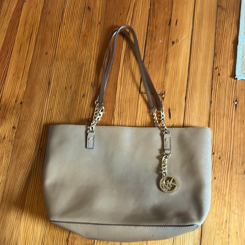 Michael kors classic leather bag